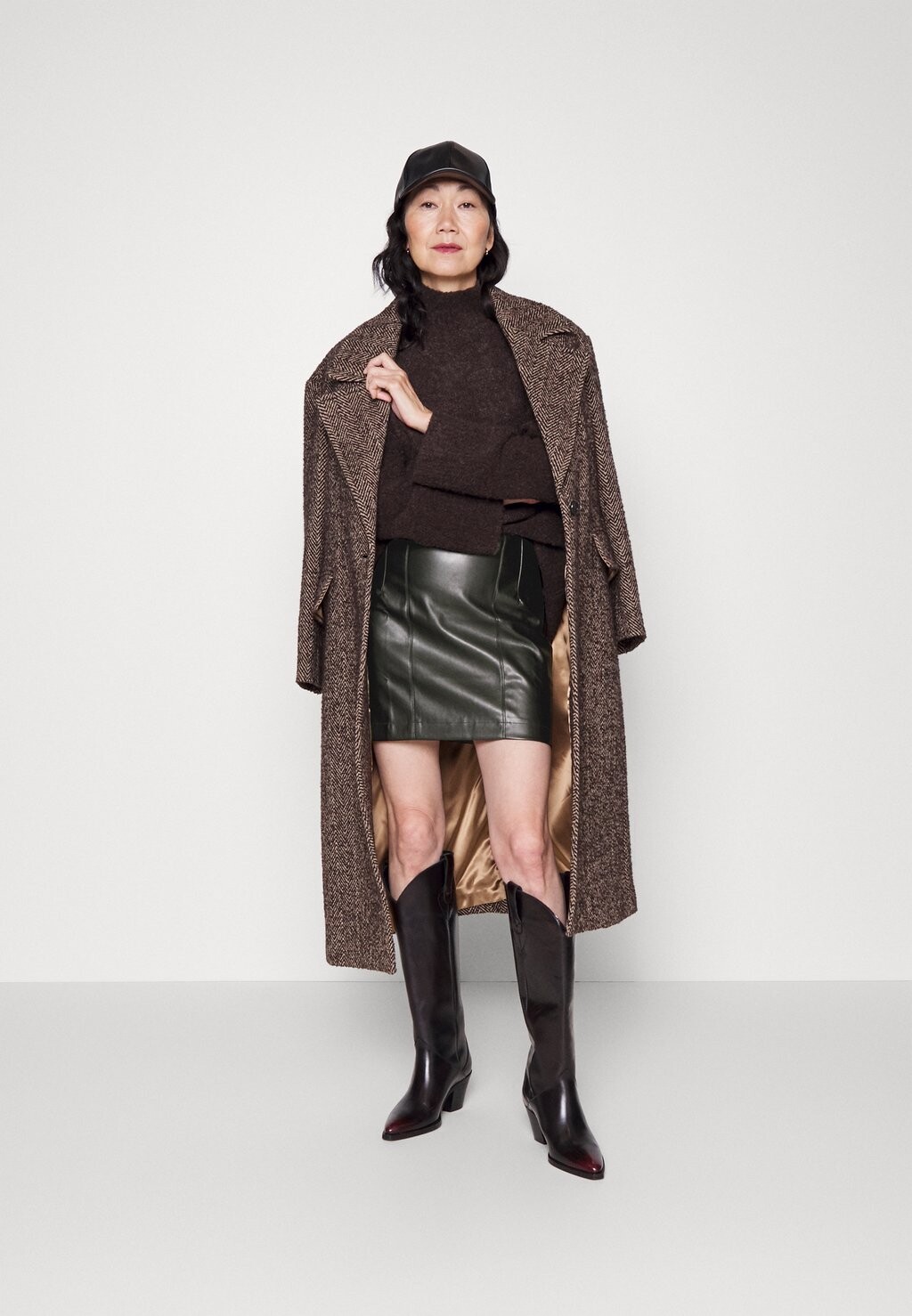 Мини-юбка LASCANA, черный
Мини-юбка LASCANA, черный