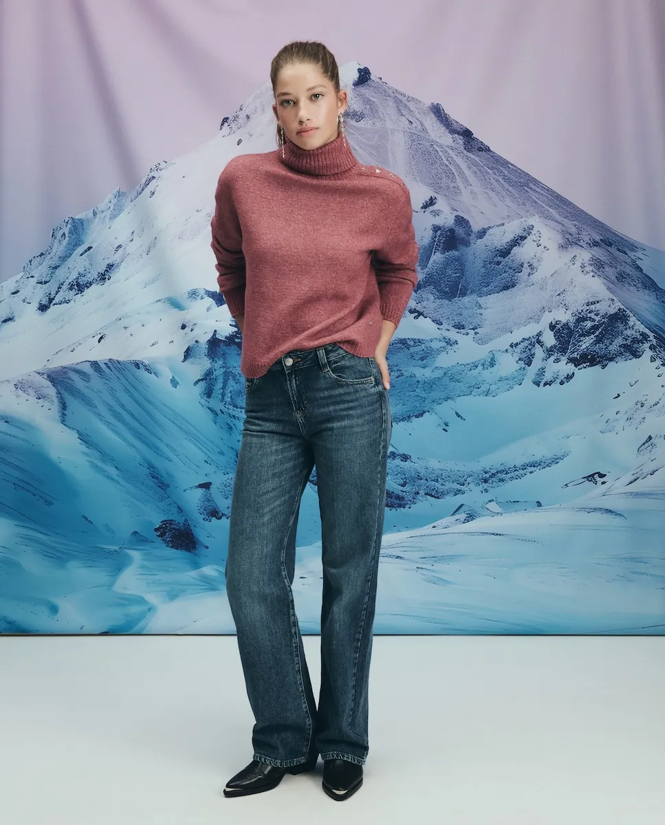 Женский свитер с высоким воротником и заклепками Green Coast, бледно-розовый
Женский свитер с высоким воротником и заклепками Green Coast, бледно-розовый