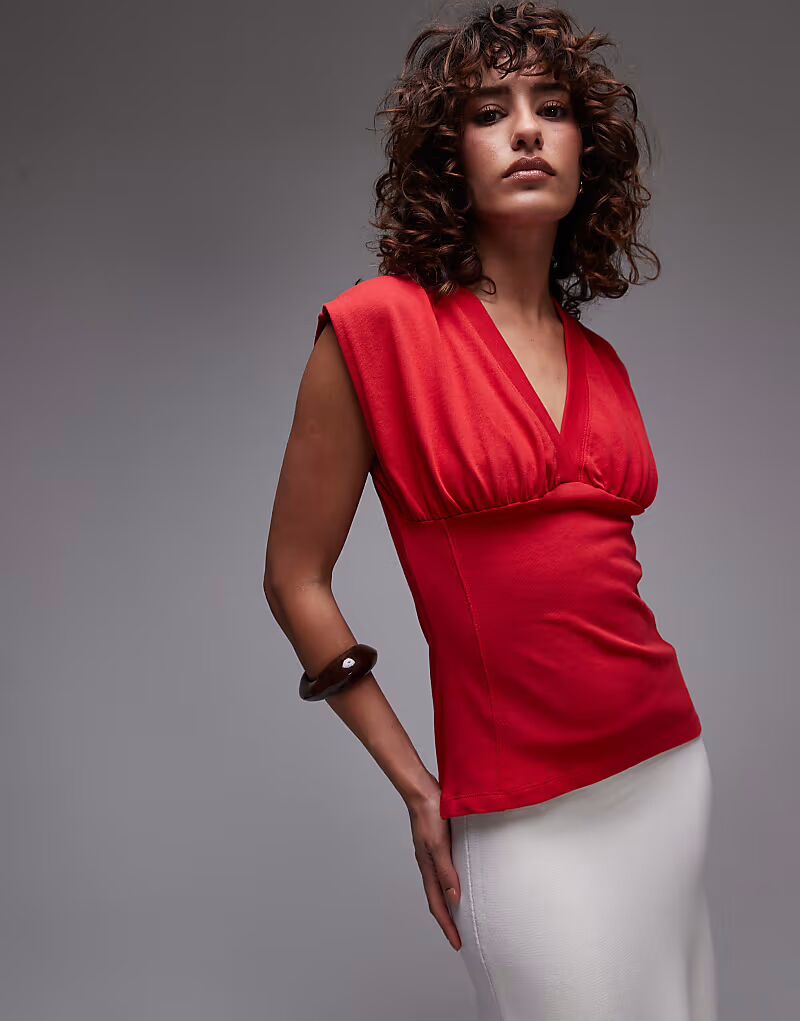 Структурированный топ Topshop без рукавов с V-образным вырезом красного цвета
Структурированный топ Topshop без рукавов с V-образным вырезом красного цвета