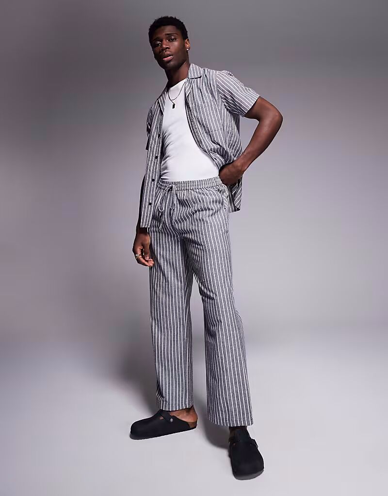 Пляжные брюки South Beach в монохромном исполнении
Пляжные брюки South Beach в монохромном исполнении