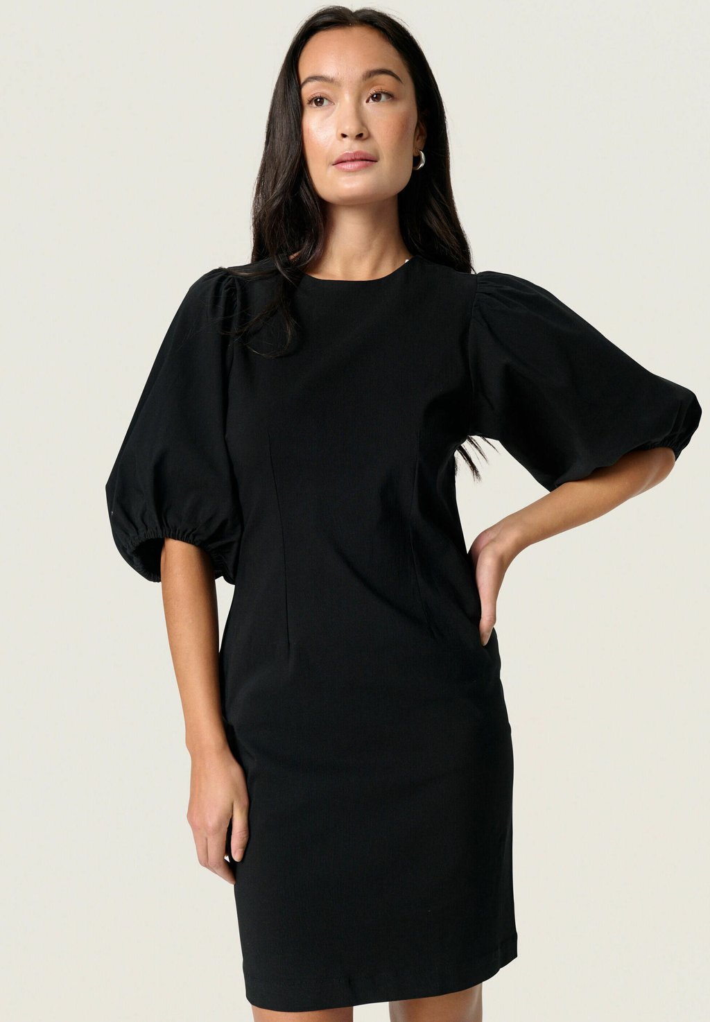 Платье-футляр SLZAZU DOLORE Soaked in Luxury, черный
Платье-футляр SLZAZU DOLORE Soaked in Luxury, черный