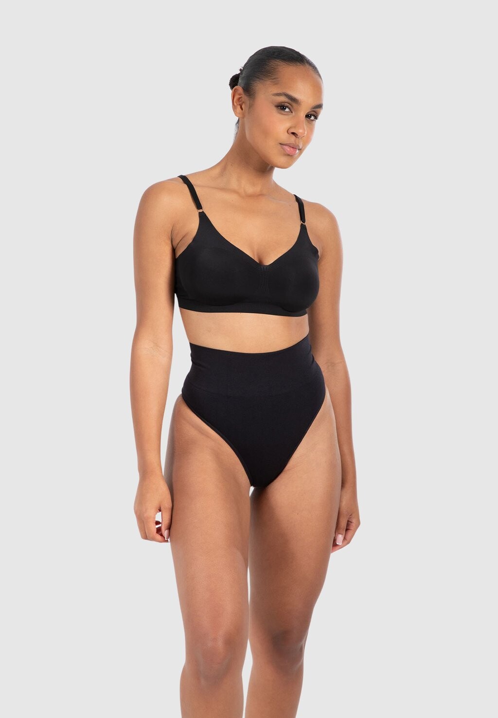 Трусы MID WAIST STRING NYSA Smilodox, черный
Трусы MID WAIST STRING NYSA Smilodox, черный