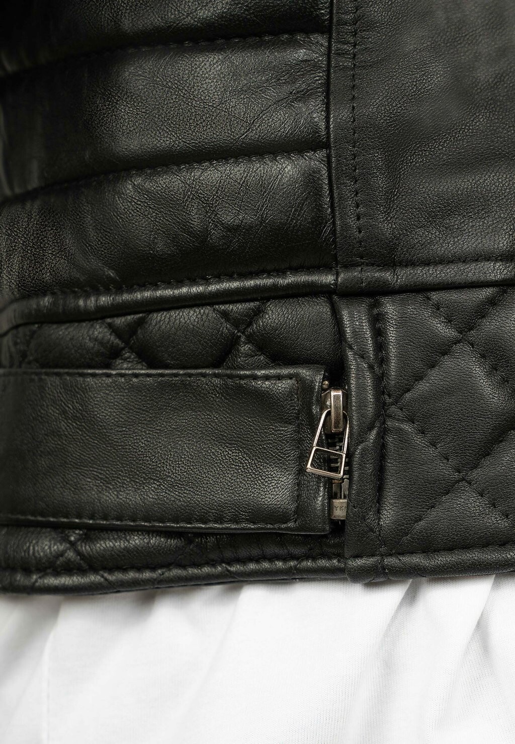 Кожаная куртка REICHSTADT HERREN JACKE RS008LUX Reichstadt, черный
Кожаная куртка REICHSTADT HERREN JACKE RS008LUX Reichstadt, черный