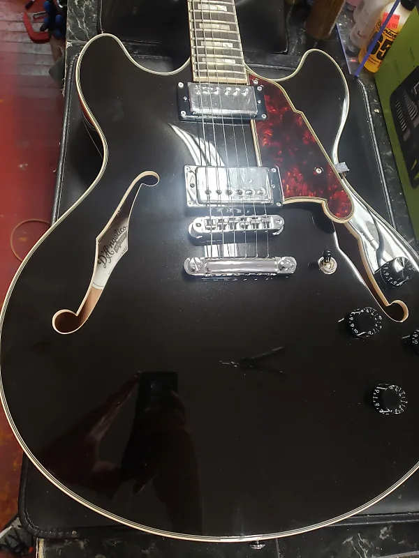 Электрогитара D'Angelico Premier DC Semi-Hollow Double Cutaway with Stop-Bar Tailpiece
Электрогитара D'Angelico Premier DC Semi-Hollow Double Cutaway with Stop-Bar Tailpiece