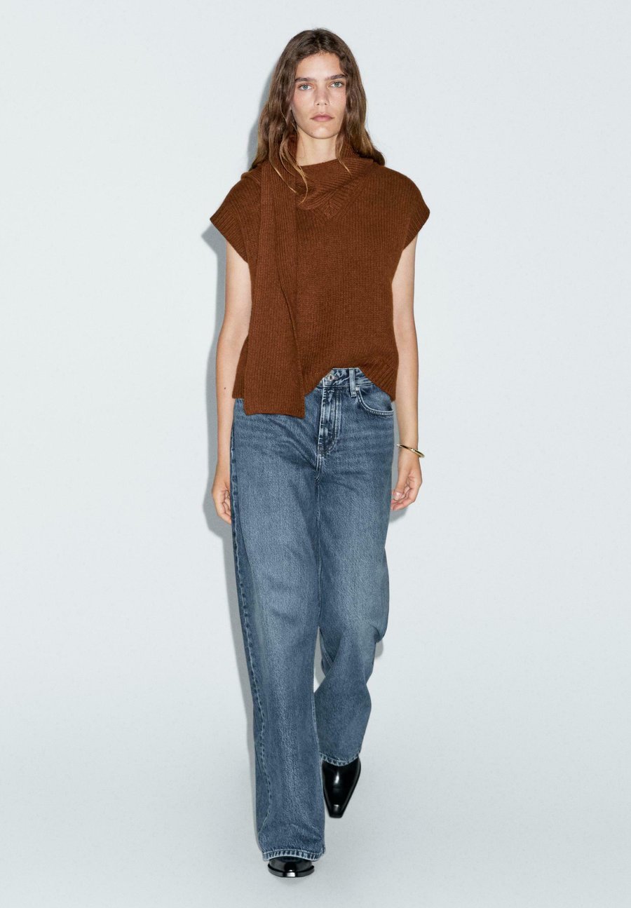 Джемпер Massimo Dutti SLEEVELESS V-NECK WITH SCARF, Brown
Джемпер Massimo Dutti SLEEVELESS V-NECK WITH SCARF, Brown