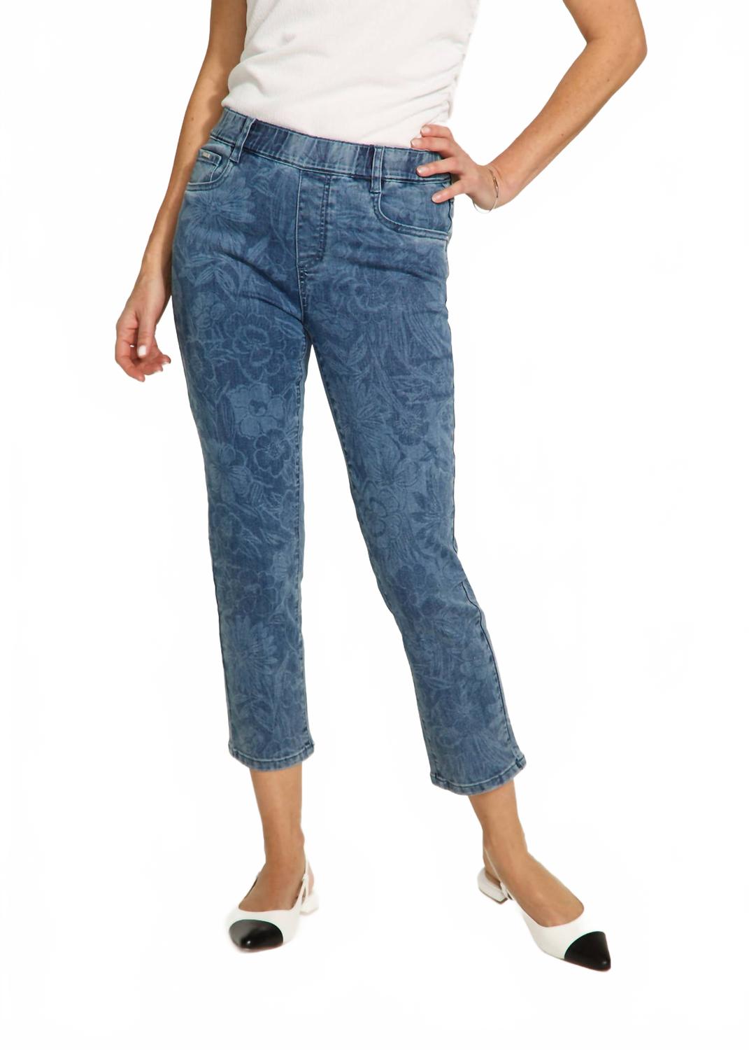 Приталенные укороченные джинсы с цветочным жаккардом на резинке FDJ, Floral Jacquard
Приталенные укороченные джинсы с цветочным жаккардом на резинке FDJ, Floral Jacquard