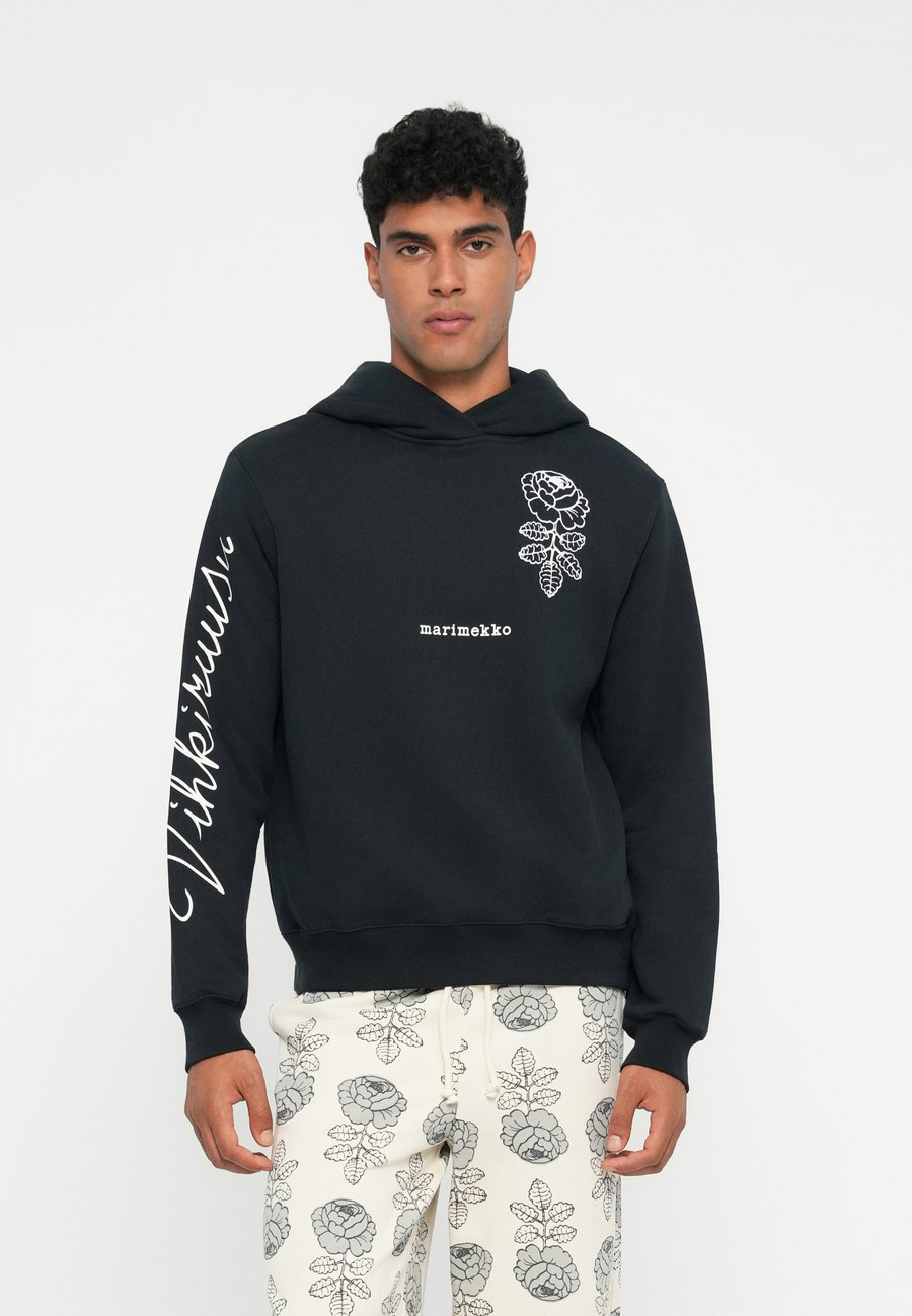 Худи Marimekko PEITE VIHKIRUUSU PLACEMENT, Black/Off White/Black
Худи Marimekko PEITE VIHKIRUUSU PLACEMENT, Black/Off White/Black