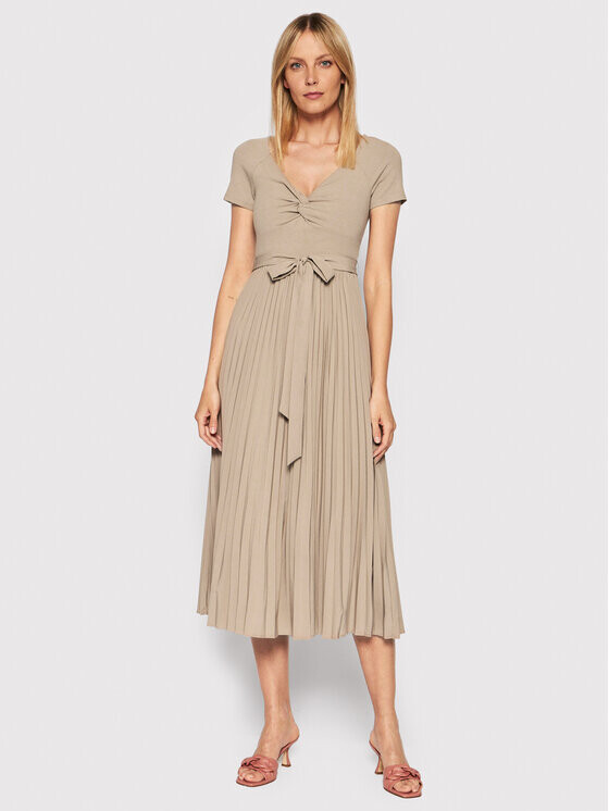 Платье на каждый день, стандартного кроя Guess, бежевый 
Платье на каждый день, стандартного кроя Guess, бежевый