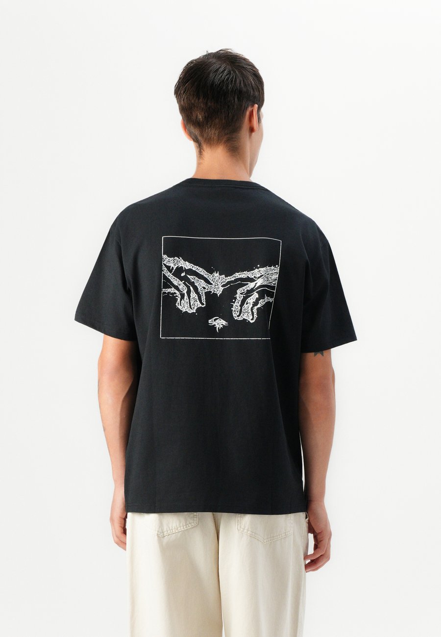 Футболка Quiksilver ELECTRIC CONNECTION TEE UNISEX, Black, Черный, Футболка Quiksilver ELECTRIC CONNECTION TEE UNISEX, Black
Футболка Quiksilver ELECTRIC CONNECTION TEE UNISEX, Black, Черный, Футболка Quiksilver ELECTRIC CONNECTION TEE UNISEX, Black
