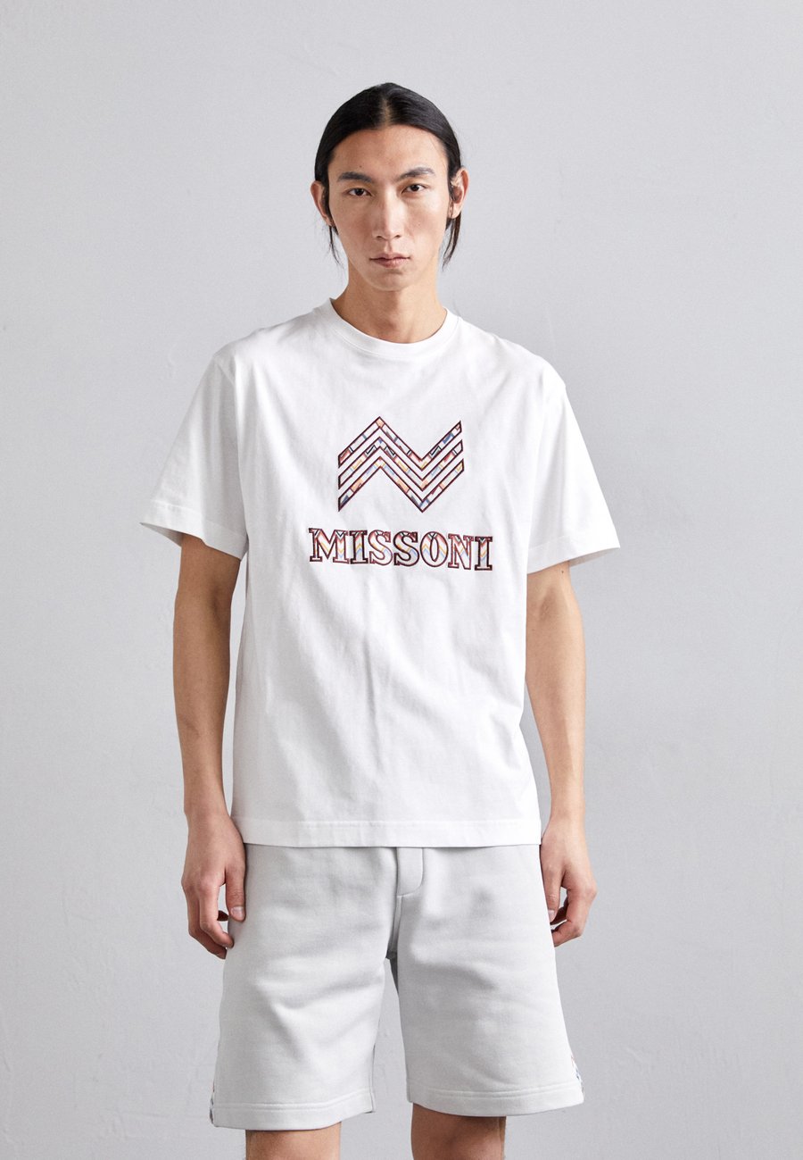 Футболка Missoni WITH RASCHEL, White/Orange Tones/White
Футболка Missoni WITH RASCHEL, White/Orange Tones/White