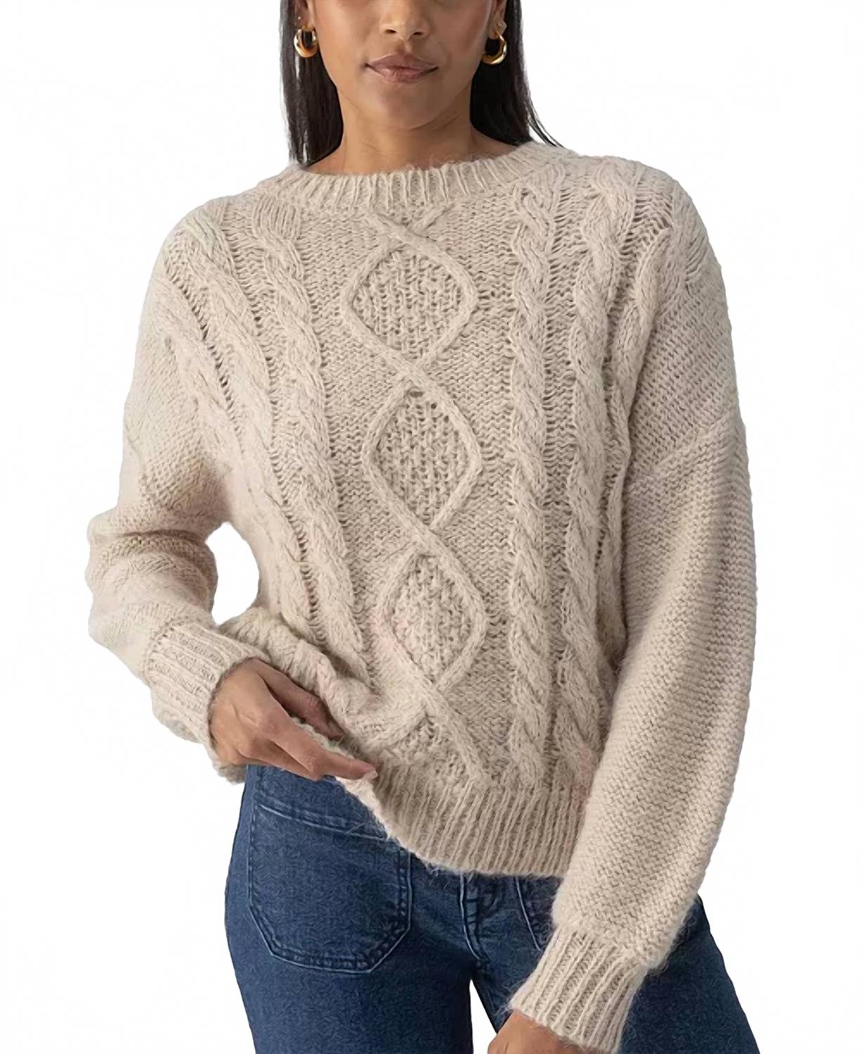 Уютный свитер с круглым вырезом, связанный косами, в цвете Frosted Almond Sanctuary, Frosted Almond
Уютный свитер с круглым вырезом, связанный косами, в цвете Frosted Almond Sanctuary, Frosted Almond