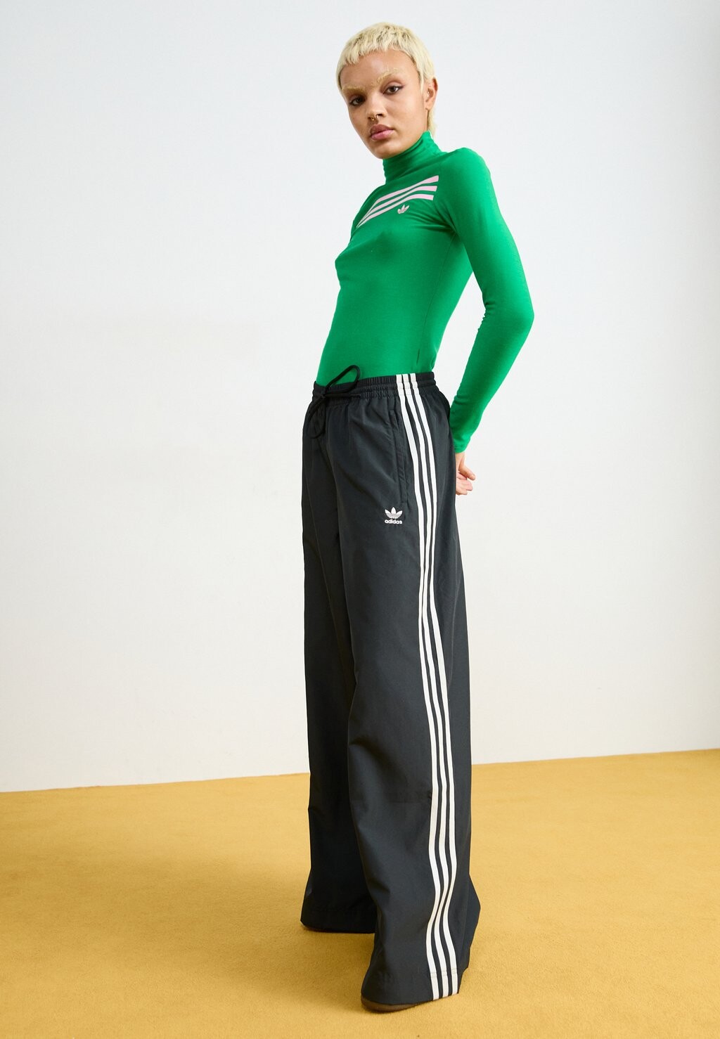 Спортивные брюки OVERSIZED adidas Originals, черный
Спортивные брюки OVERSIZED adidas Originals, черный