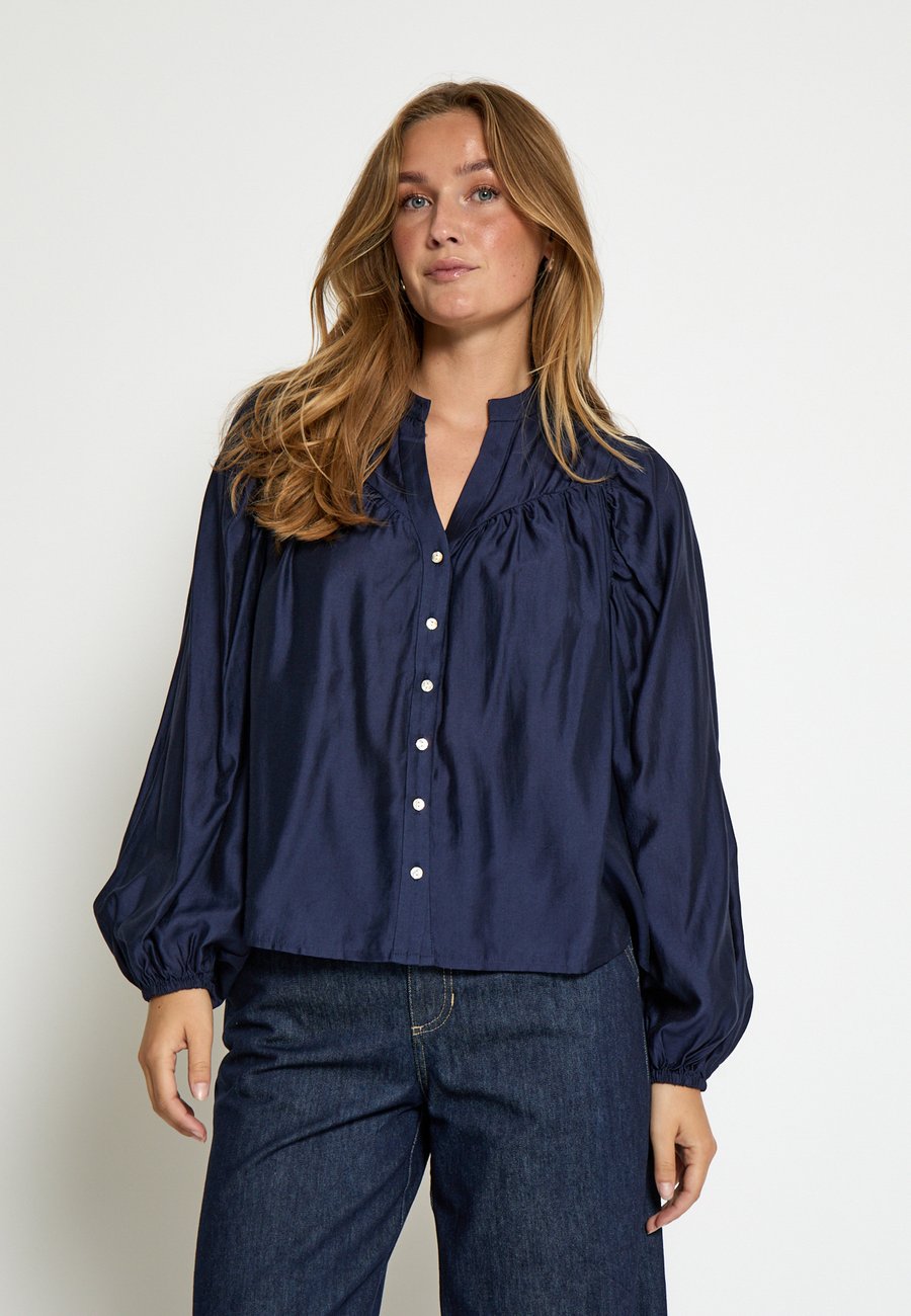 Блуза PEPPERCORN Button-down blouse, Dark Navy/Blue
Блуза PEPPERCORN Button-down blouse, Dark Navy/Blue