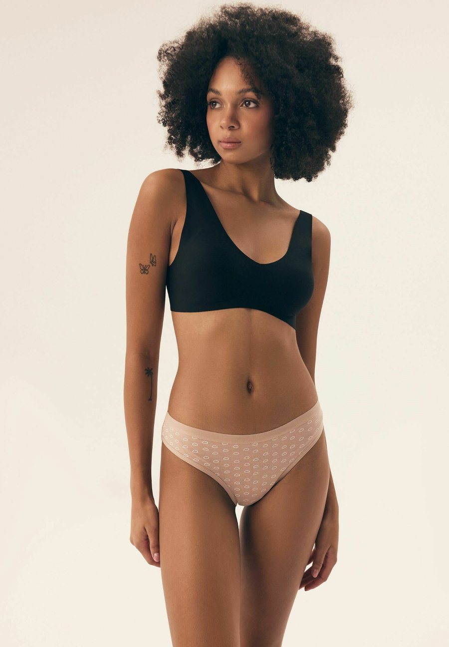 Брифы Henderson MI-MI, Cream, Pink/Off-White
Брифы Henderson MI-MI, Cream, Pink/Off-White