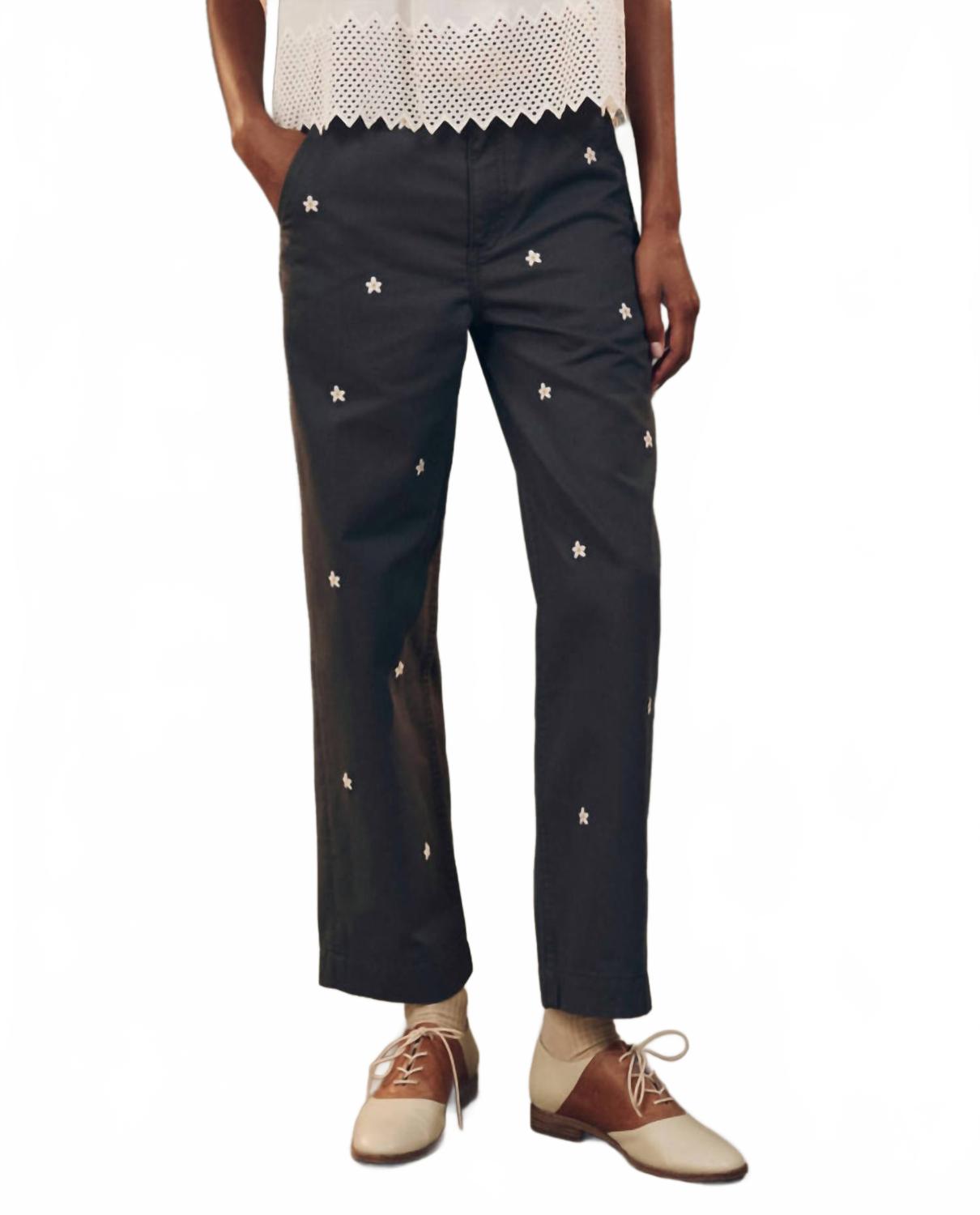 Гаражные брюки с вышивкой в сине-сером цвете THE GREAT
Гаражные брюки с вышивкой в сине-сером цвете THE GREAT