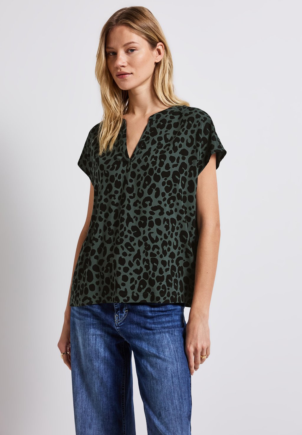 Блуза MIT LEO-MUSTER Street One, цвет Grün
Блуза MIT LEO-MUSTER Street One, цвет Grün