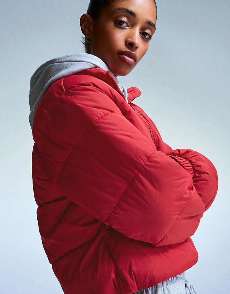 Куртка-пуховик Bershka красного цвета
Куртка-пуховик Bershka красного цвета