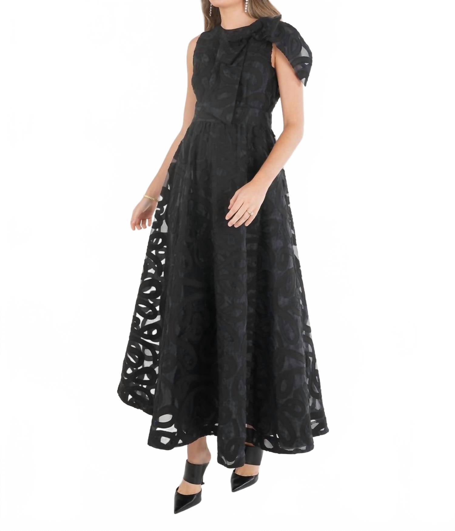 Платье Bella Organza в черном цвете Emily McCarthy
Платье Bella Organza в черном цвете Emily McCarthy