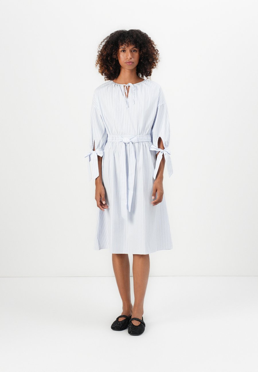 Платье Anna Field BELTED SHIRT DRESS, White/Blue/White
Платье Anna Field BELTED SHIRT DRESS, White/Blue/White