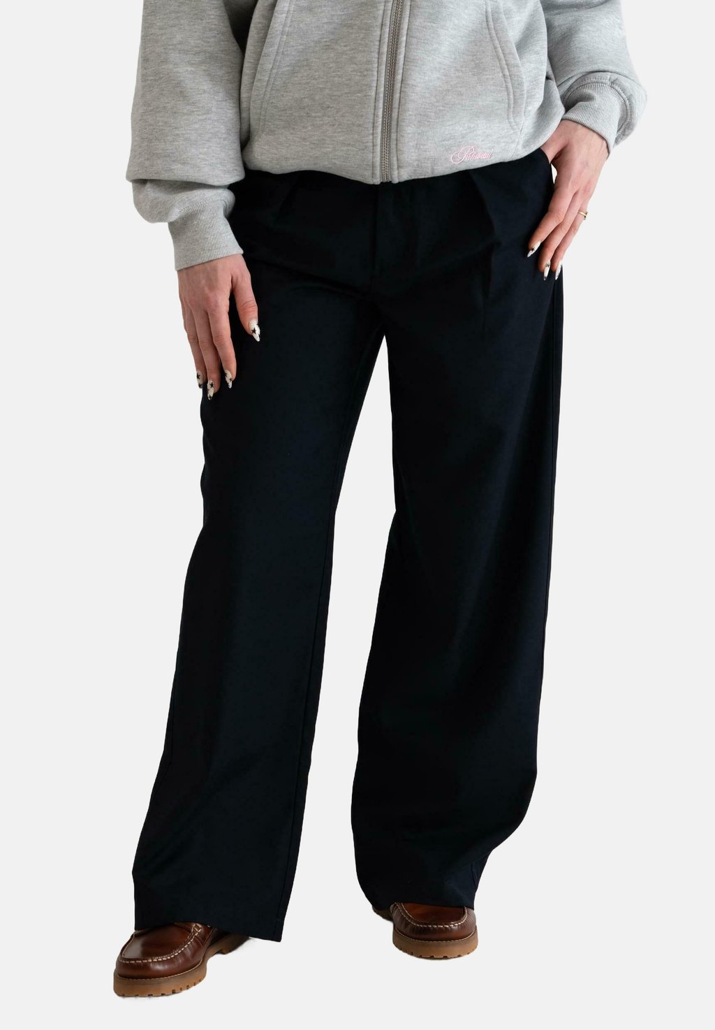 Брюки SOHO PLEATED PROHIBITED, темно-синий
Брюки SOHO PLEATED PROHIBITED, темно-синий