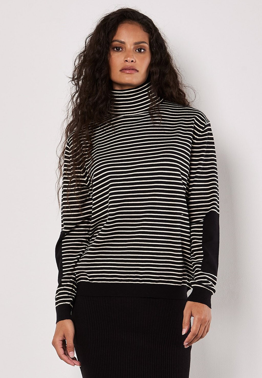 Джемпер STRIPE AND PATCH Apricot, черный
Джемпер STRIPE AND PATCH Apricot, черный