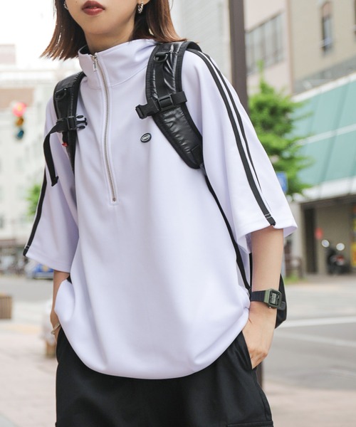 Футболка, крой оверсайз, бренд UNCORD, цвет кремовый
Футболка, крой оверсайз, бренд UNCORD, цвет кремовый