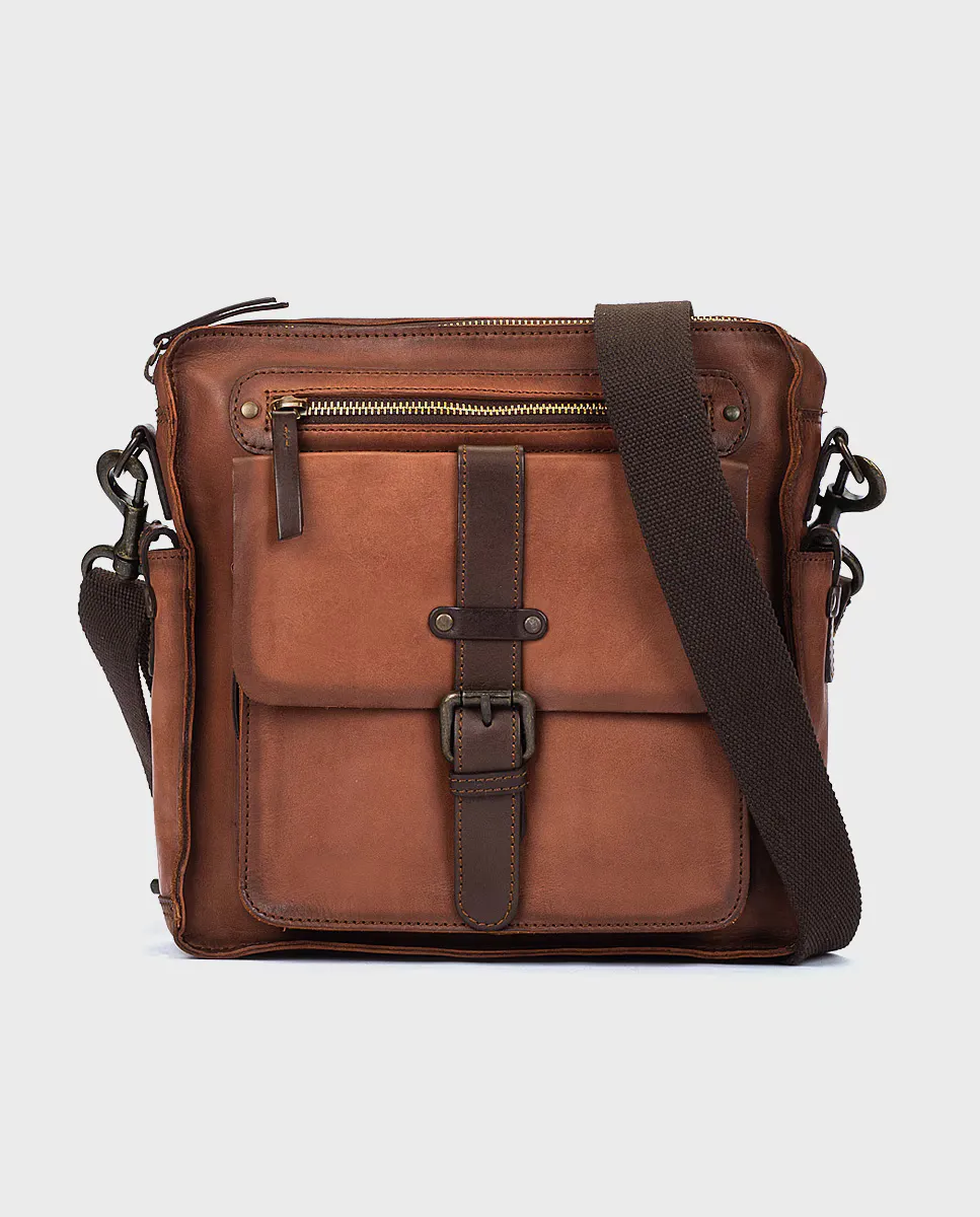 Мужская кожаная сумка через плечо с застежкой-молнией коричневого цвета Pikolinos, коричневый
Мужская кожаная сумка через плечо с застежкой-молнией коричневого цвета Pikolinos, коричневый