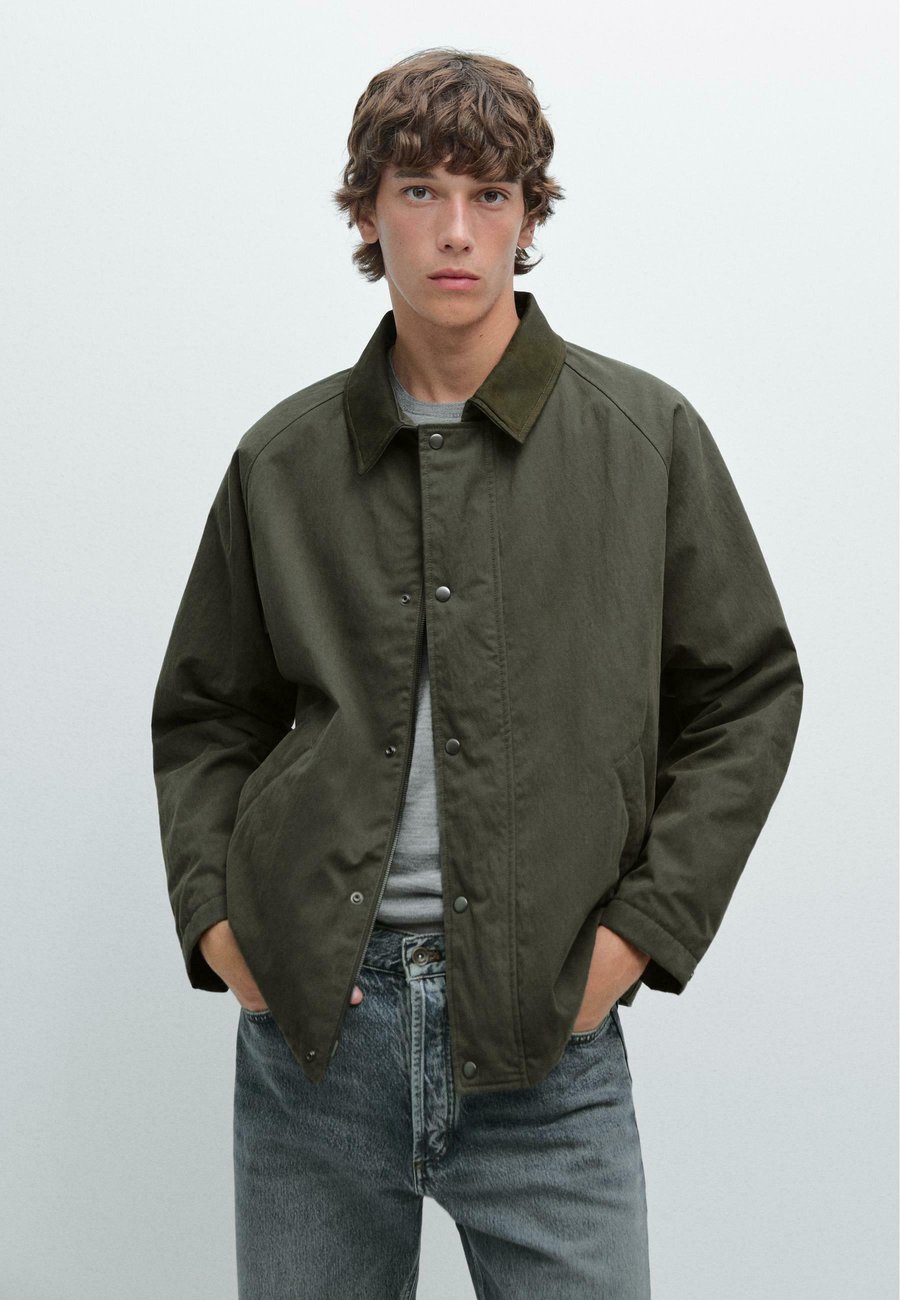 Куртка Massimo Dutti CONTRAST COLLAR WITH BUTTONS, Mottled Dark Green
Куртка Massimo Dutti CONTRAST COLLAR WITH BUTTONS, Mottled Dark Green