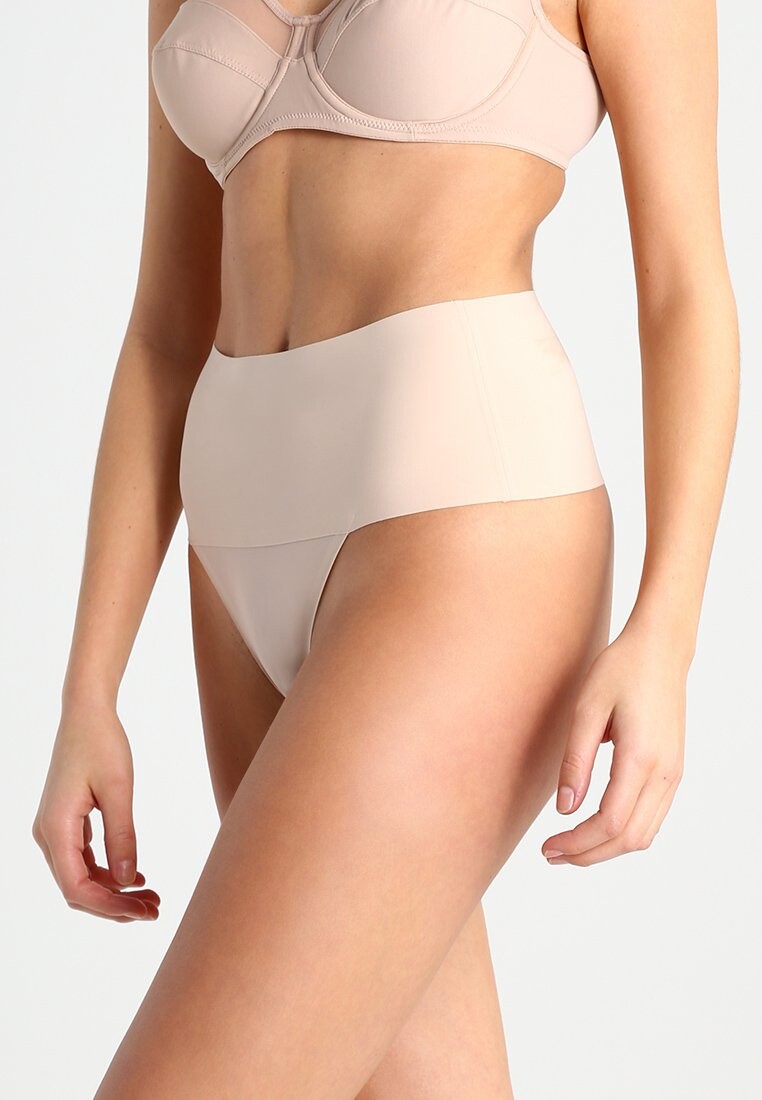 Стринги Spanx
Стринги Spanx