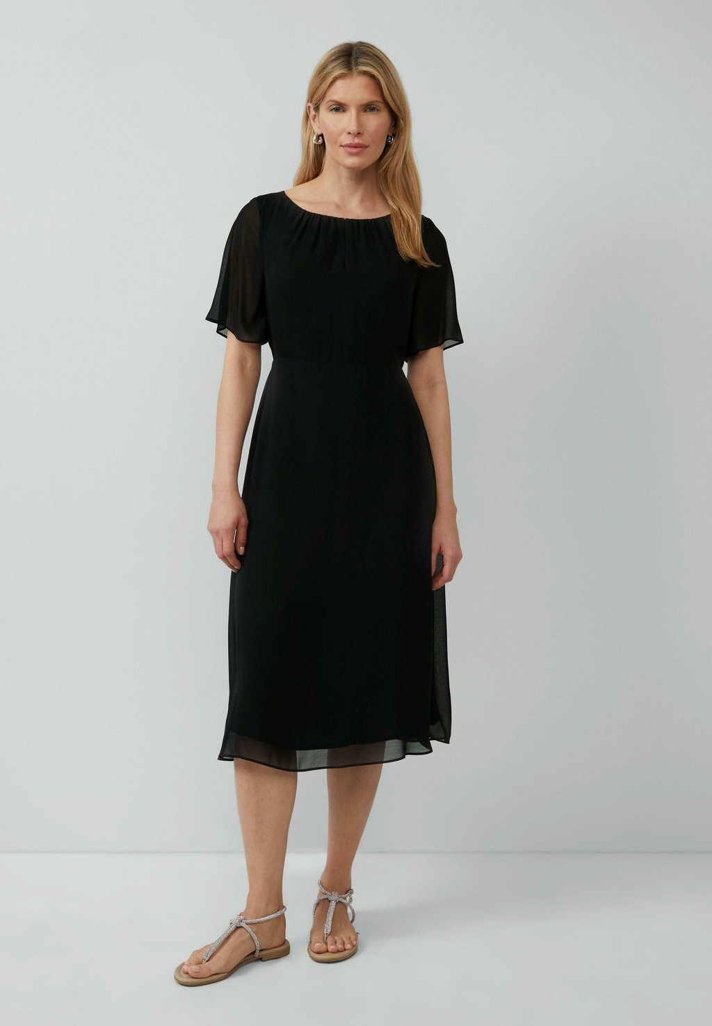 Повседневное платье MIT KURZEN ÄRMELN s.Oliver BLACK LABEL, черный
Повседневное платье MIT KURZEN ÄRMELN s.Oliver BLACK LABEL, черный