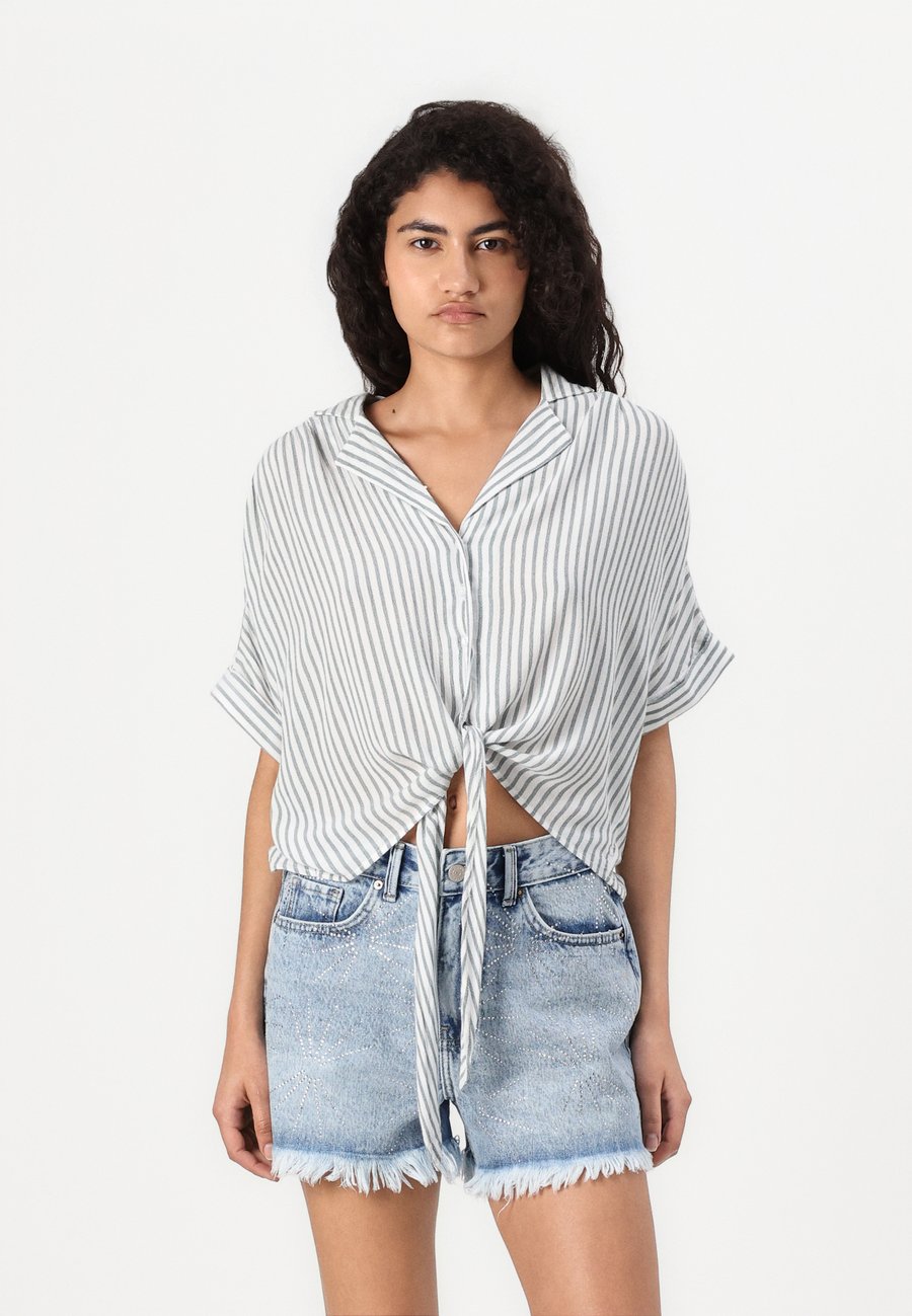 Блуза ONLY ONLPAULA LIFE TIE SHIRT, Cloud Dancer/Balsam Green/Off-White
Блуза ONLY ONLPAULA LIFE TIE SHIRT, Cloud Dancer/Balsam Green/Off-White