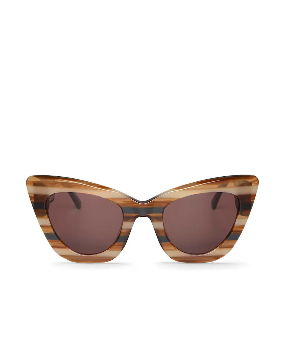 Женские солнцезащитные очки Mr Boho в разноцветной ацетатной оправе и классическими линзами
Женские солнцезащитные очки Mr Boho в разноцветной ацетатной оправе и классическими линзами