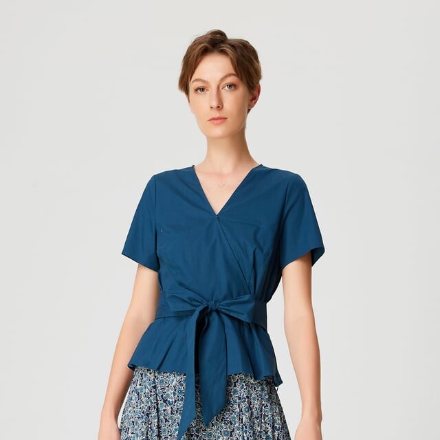 Топ с баской и широким поясом-бантом Smart And Joy, синий
Топ с баской и широким поясом-бантом Smart And Joy, синий