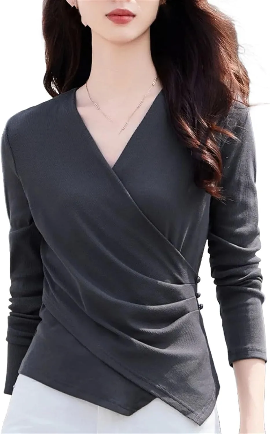 Женская футболка с длинным рукавом и V-образным вырезом
Женская футболка с длинным рукавом и V-образным вырезом