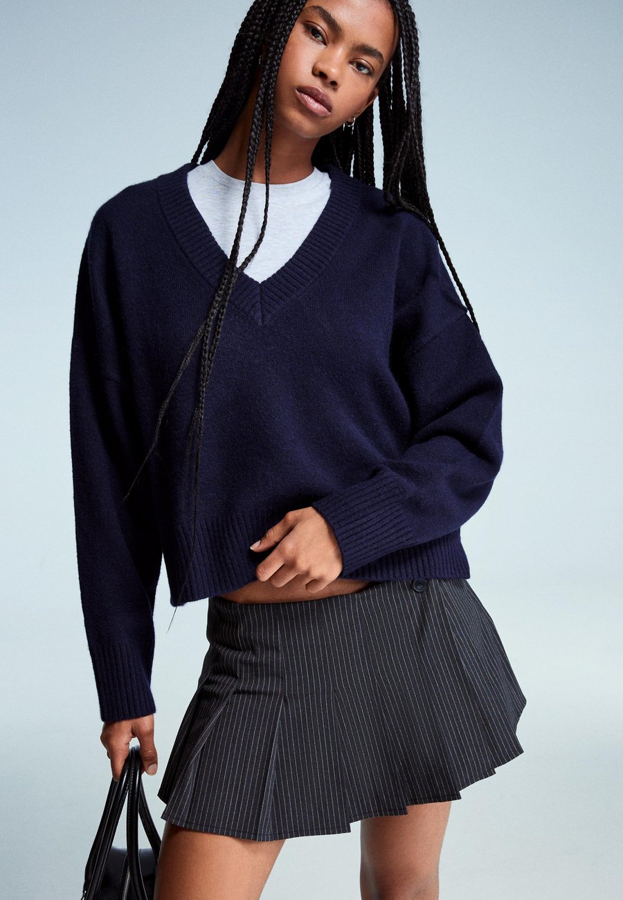 Джемпер Bershka V-NECK CROPPED, Dark Blue
Джемпер Bershka V-NECK CROPPED, Dark Blue