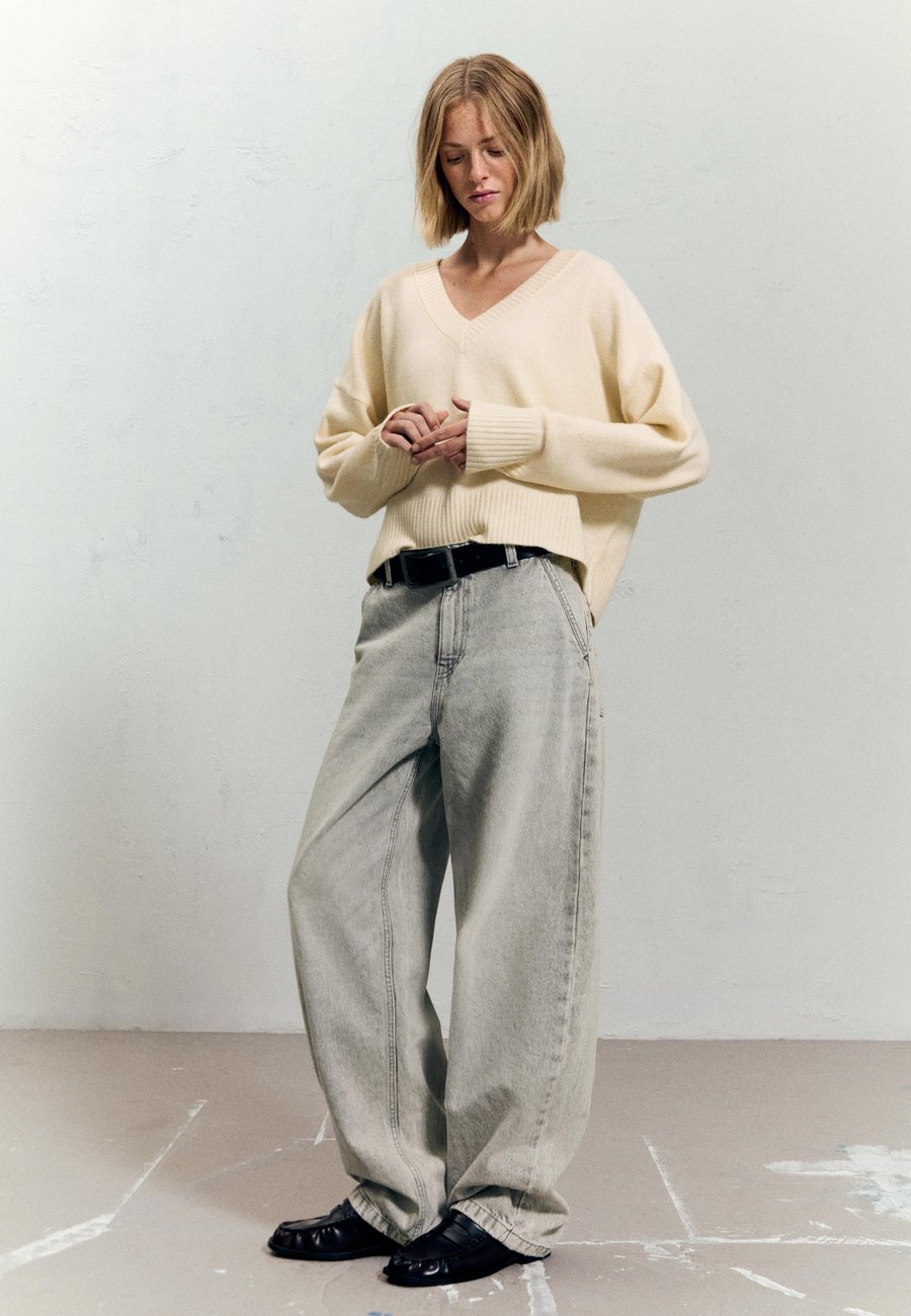 Джемпер Bershka V-NECK CROPPED, Beige
Джемпер Bershka V-NECK CROPPED, Beige