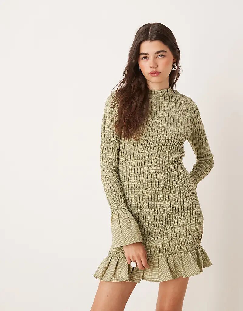 Гламурное мини-платье с длинными рукавами и сборками в зеленую клетку
Гламурное мини-платье с длинными рукавами и сборками в зеленую клетку