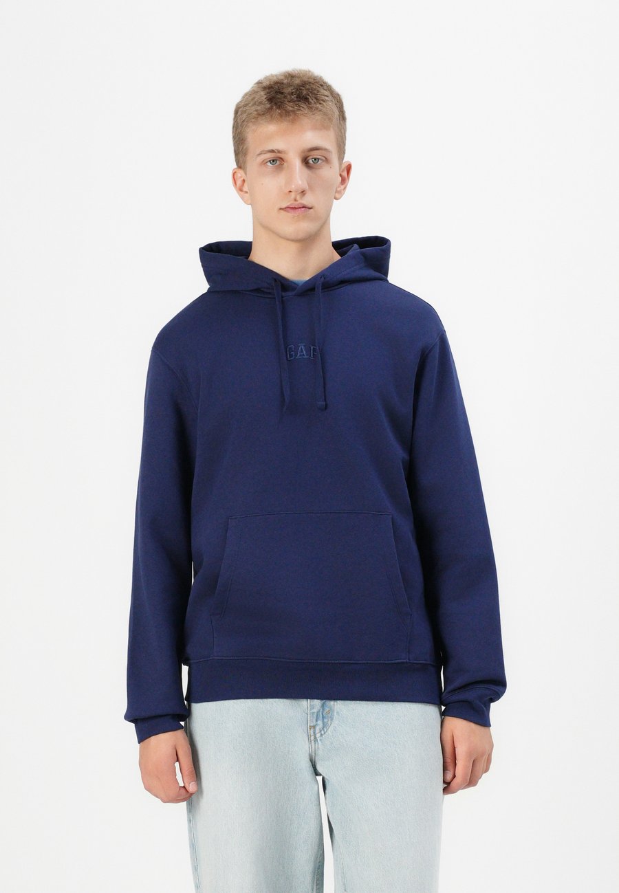 Толстовка GAP MINI LOGO , New Navy/Dark Blue
Толстовка GAP MINI LOGO , New Navy/Dark Blue