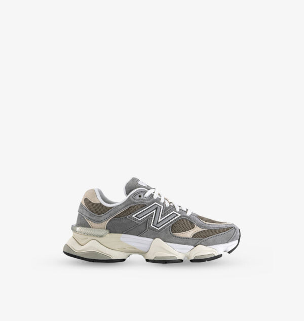 9060 Кроссовки из замши с низким верхом и вставками New Balance, белый
9060 Кроссовки из замши с низким верхом и вставками New Balance, белый