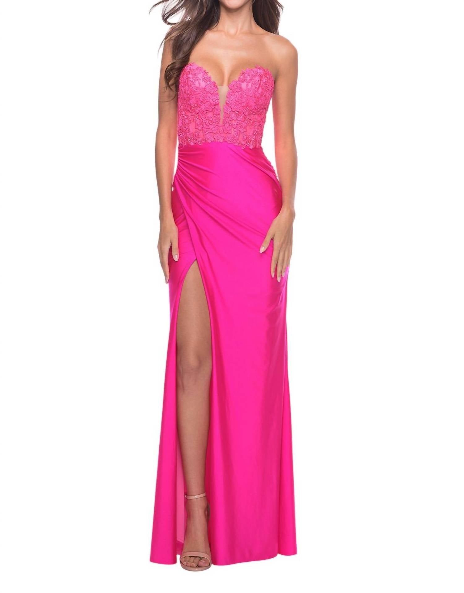 Прекрасное платье для выпускного с милым вырезом "сердечко" без бретелей в неоново-розовом цвете La Femme