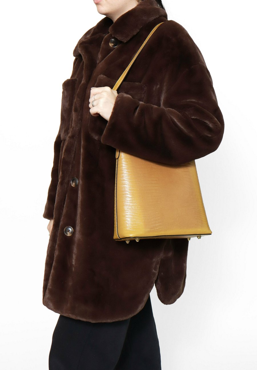 Сумка Chiara Ferretti SHOULDER, Mustard/Mustard Yellow
Сумка Chiara Ferretti SHOULDER, Mustard/Mustard Yellow