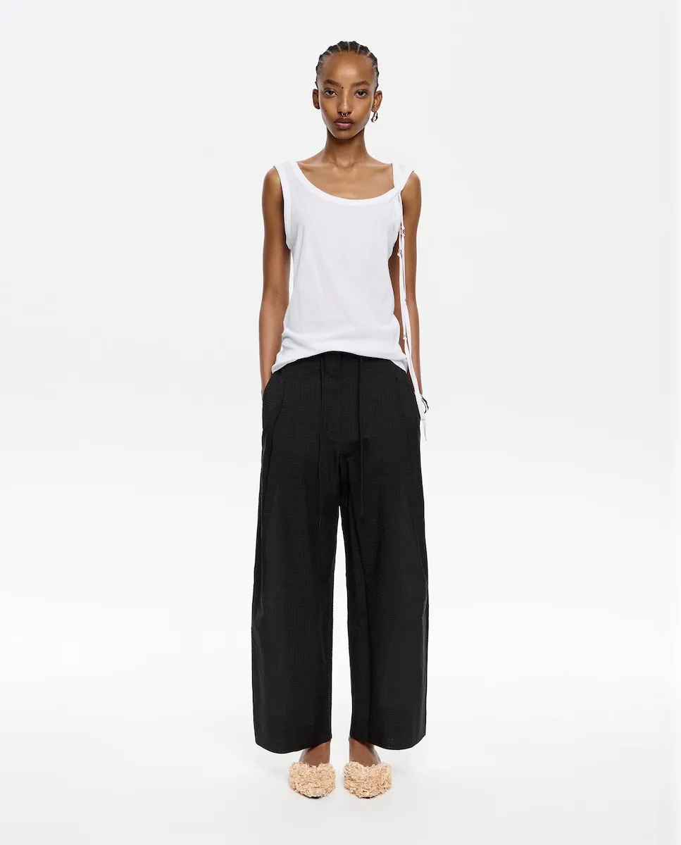 Женские прямые брюки с фактурными складками Bimba y Lola, черный
Женские прямые брюки с фактурными складками Bimba y Lola, черный