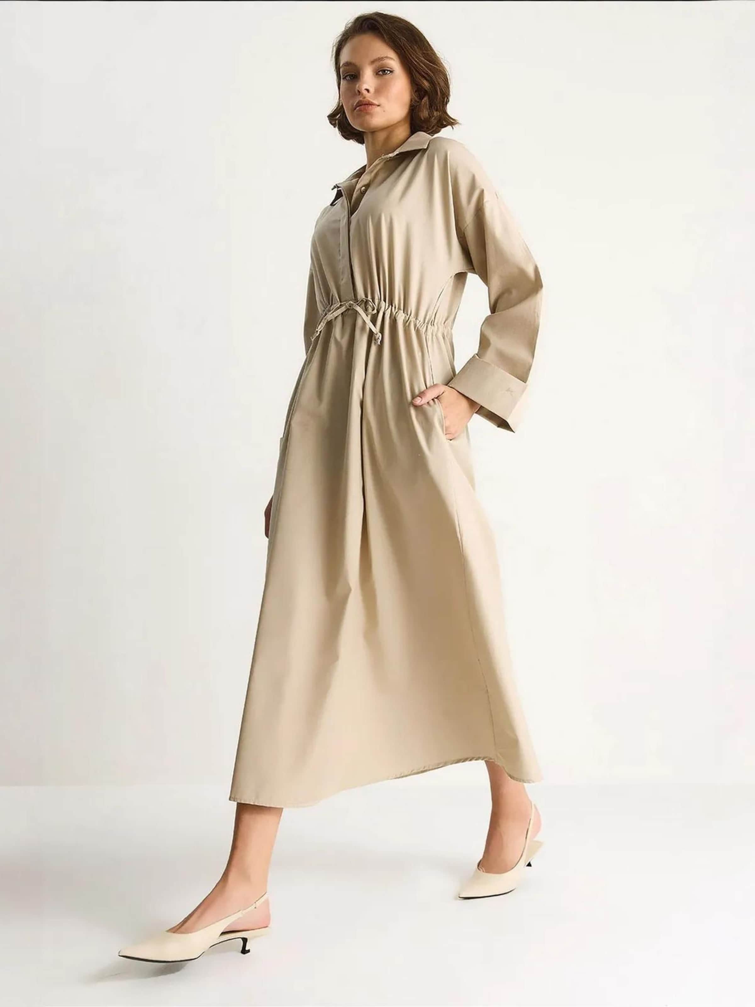 Bianco Lucci Платье-рубашка в бежевом цвете
Bianco Lucci Платье-рубашка в бежевом цвете