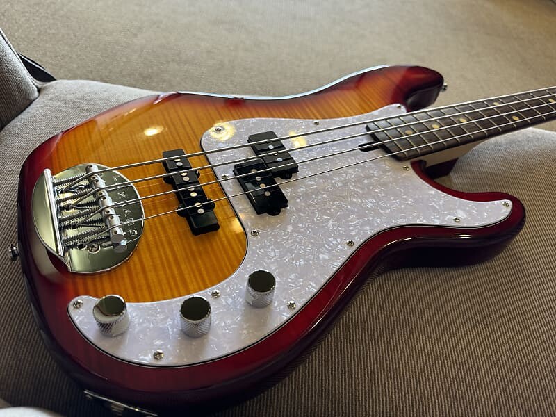 Басс гитара Lakland Skyline Vintage PJ 2022 - Cherry Sunburst Flame Top
Басс гитара Lakland Skyline Vintage PJ 2022 - Cherry Sunburst Flame Top