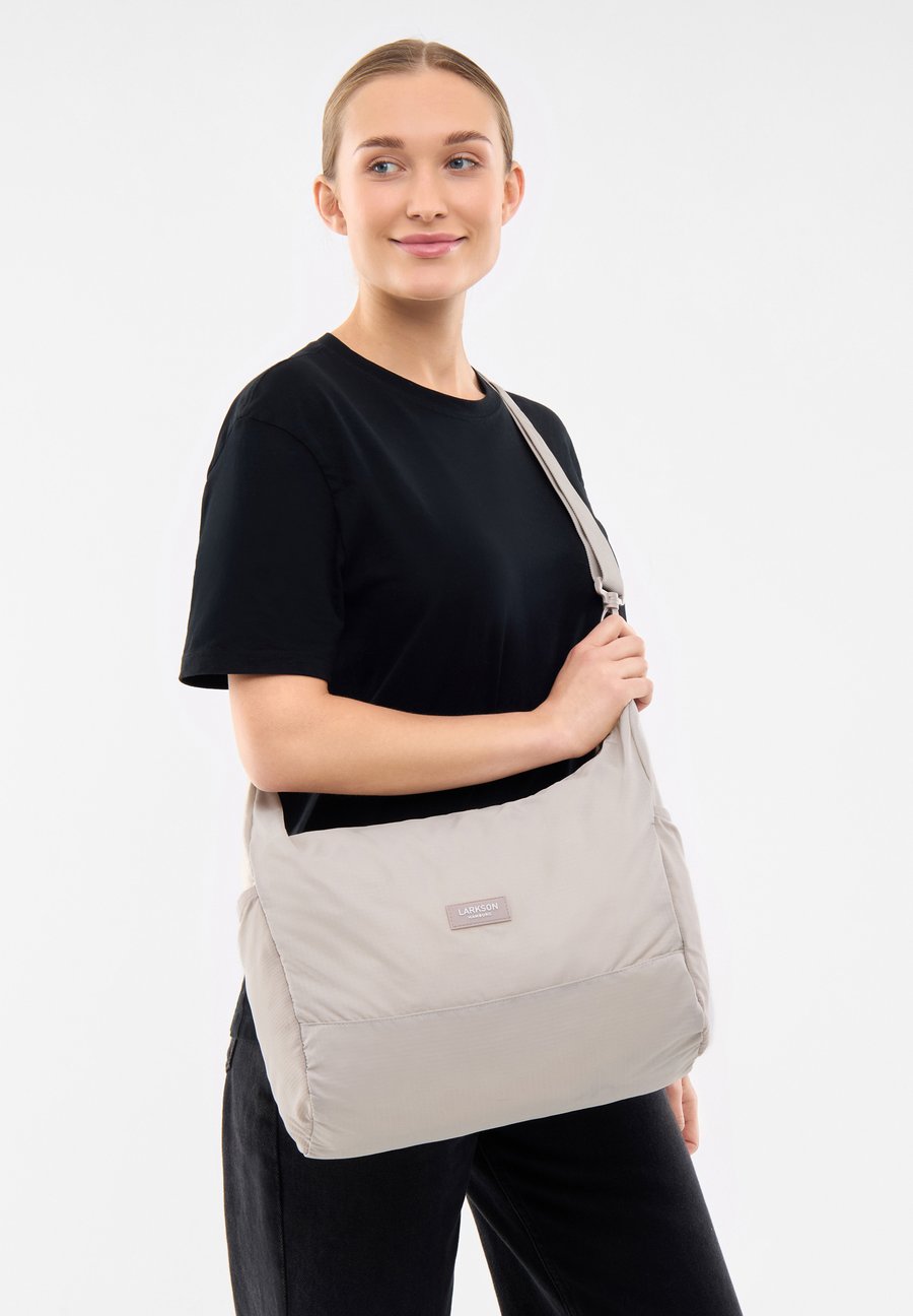 Сумка кросс-боди Larkson PACKABLE OLEA, Sand
Сумка кросс-боди Larkson PACKABLE OLEA, Sand