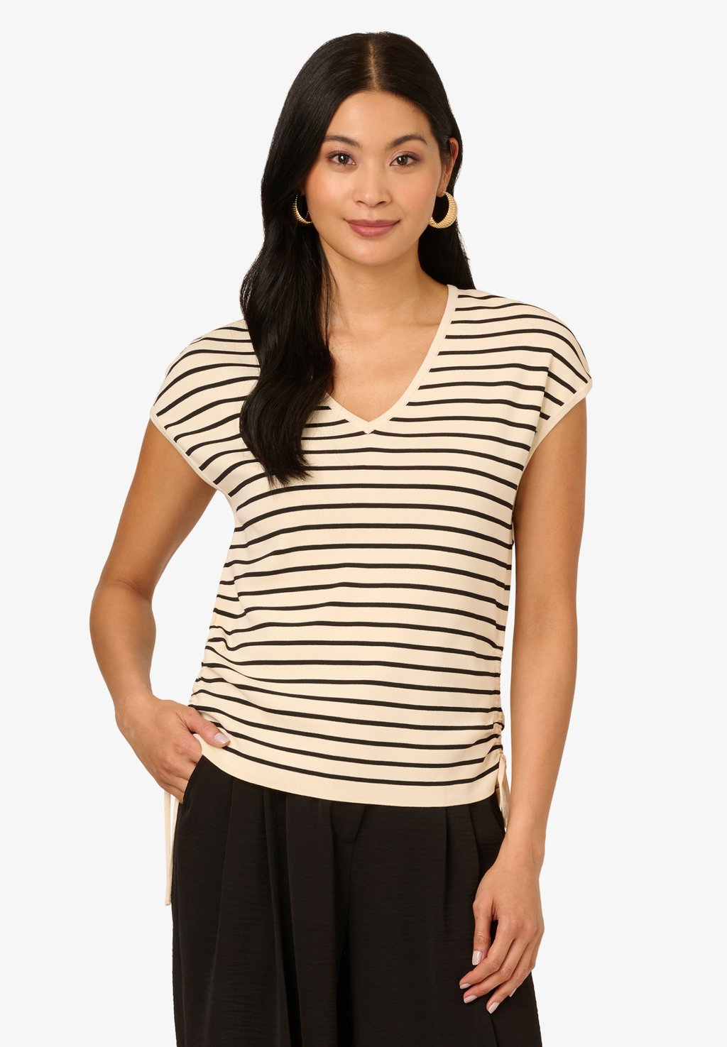 Футболка с принтом V-NECK EXTENDED CAP SLEEVE WITH SIDE SLITS Adrianna Papell, бежевый
Футболка с принтом V-NECK EXTENDED CAP SLEEVE WITH SIDE SLITS Adrianna Papell, бежевый
