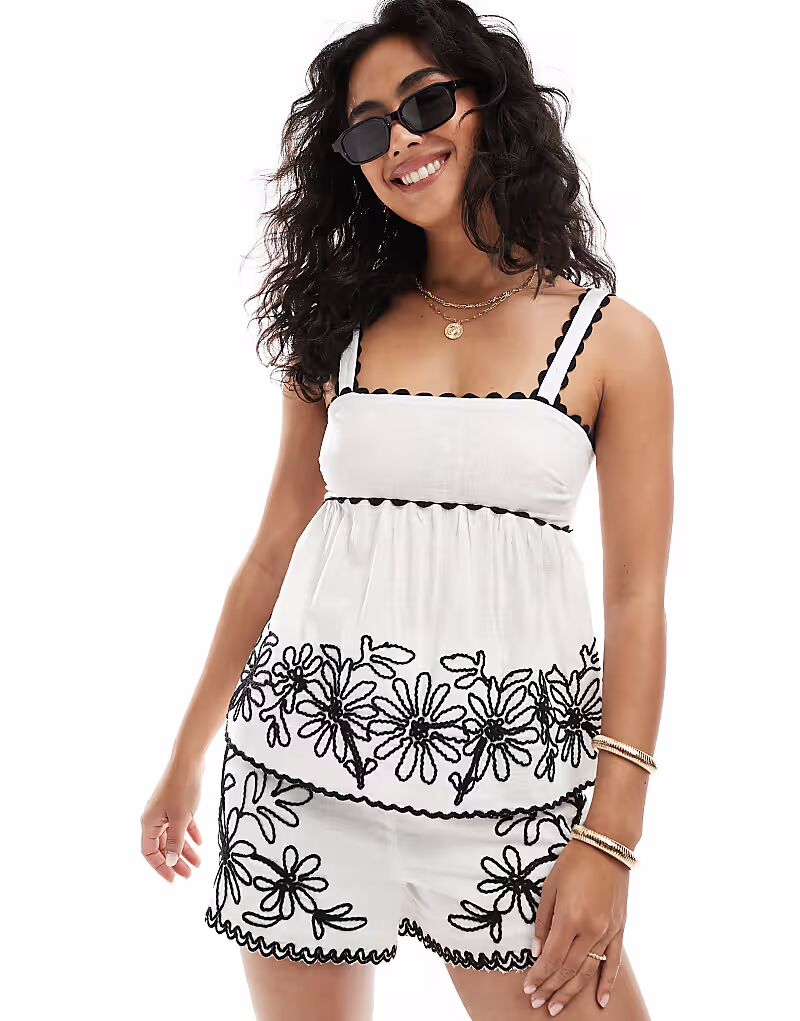 Комбинезон New Look с вышитым подолом, белый
Комбинезон New Look с вышитым подолом, белый