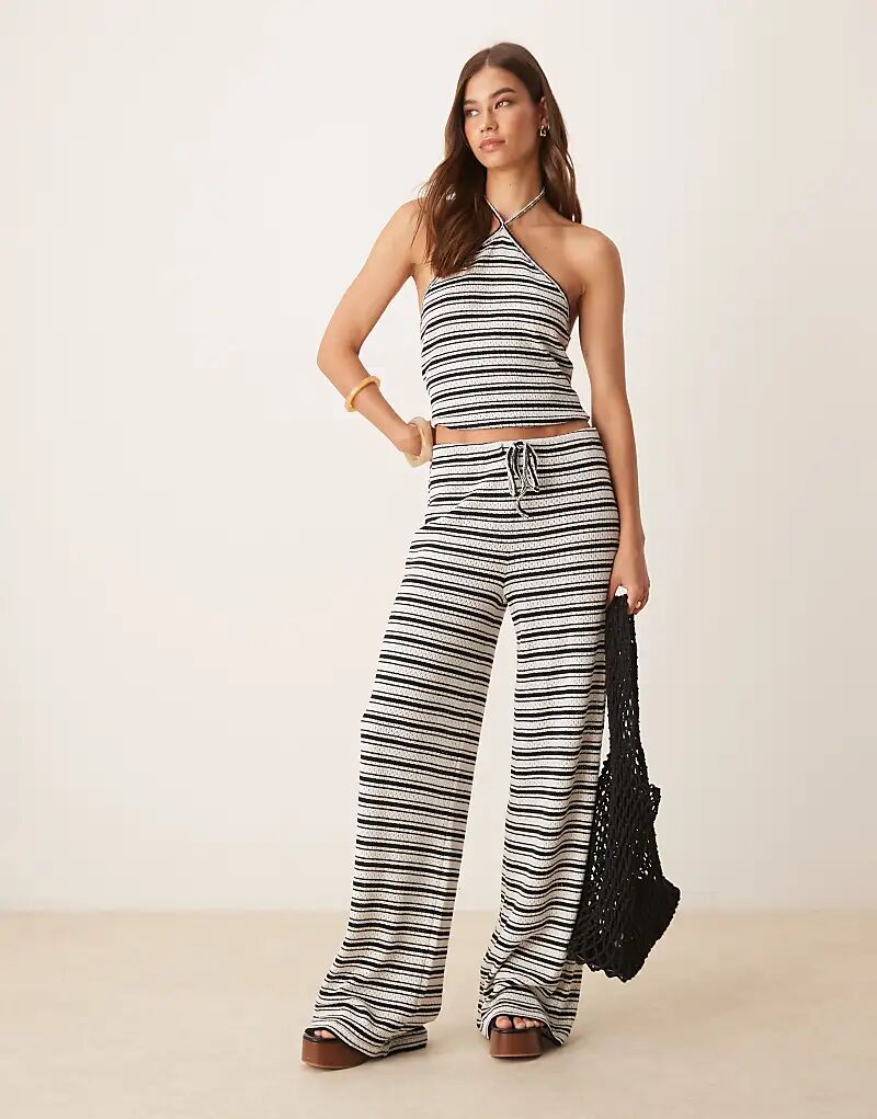 Широкие брюки в полоску ASOS DESIGN коричневого и кремового цветов
Широкие брюки в полоску ASOS DESIGN коричневого и кремового цветов