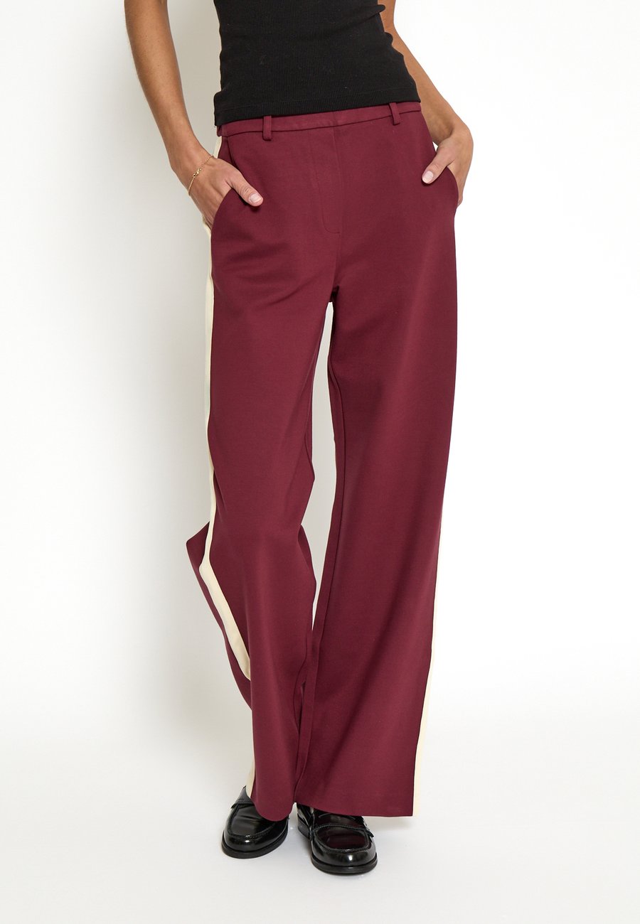 Брюки Minus ZELINE MID WAIST, Bordeaux
Брюки Minus ZELINE MID WAIST, Bordeaux