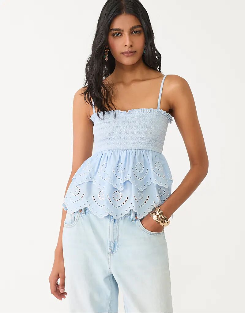 Топ с вышитыми воланами Stradivarius небесно-голубого цвета
Топ с вышитыми воланами Stradivarius небесно-голубого цвета